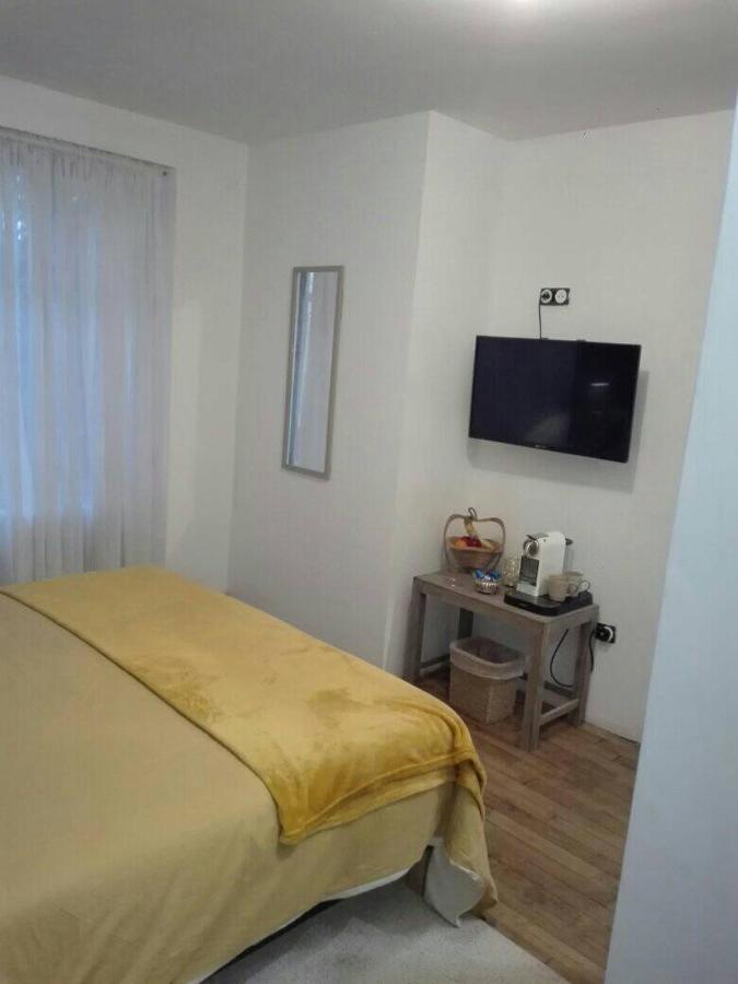 Bed and Breakfast L'Esquilon Chambre D'Hote Thiat Экстерьер фото