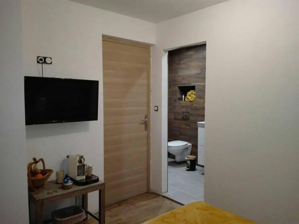 Bed and Breakfast L'Esquilon Chambre D'Hote Thiat Экстерьер фото